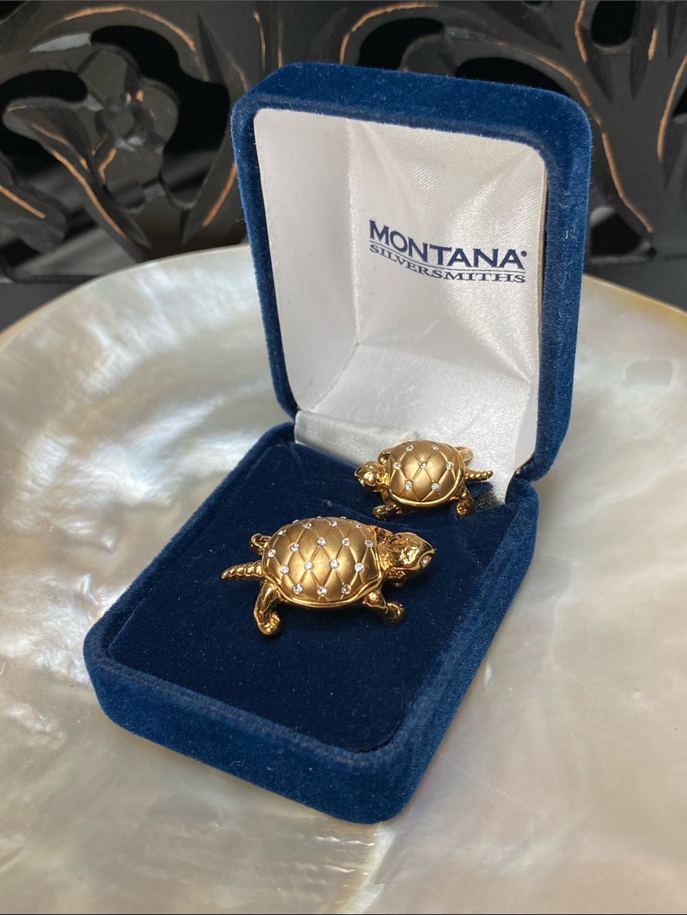 🍇 Pair of Swarovski Gold Tone Turtles Momma with Baby Turtle Brooch & Stick Pin - Picture 10 of 11